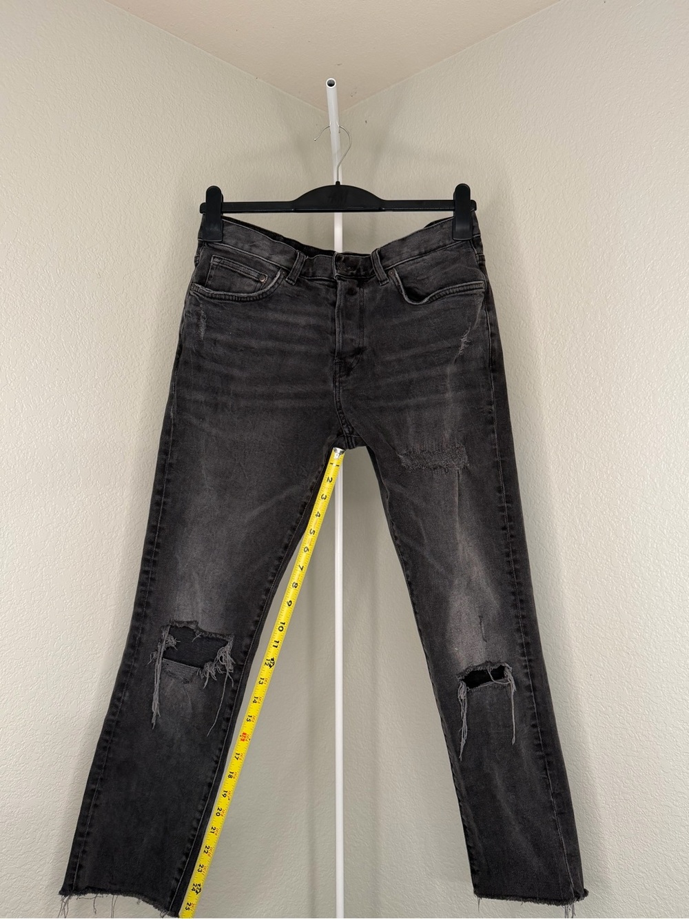 H&M Men's Black Distressed Slim Straight Jeans